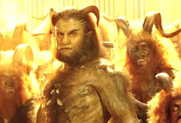 विश्वभर में प्रदर्शन से हुई कमाई का आंकड़ा पहले ही 100 करोड़ रुपये के पार हो चुका है और फिल्म अब भी टिकट खिड़की पर अच्छा प्रदर्शन कर रही है।" (फोटो: बॉलीवुड हंगामा)