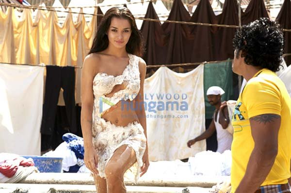 फिल्मकार शंकर की हालिया प्रदर्शित तमिल फिल्म 'आई' ने पहले ही सप्ताहांत में 100 करोड़ रुपये का आंकड़ा पार कर लिया है। (फोटो: बॉलीवुड हंगामा)