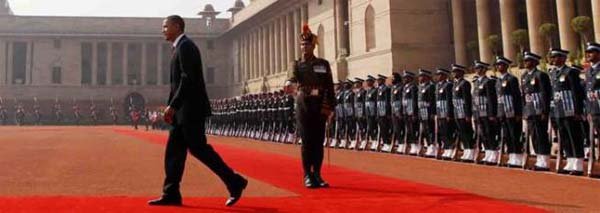 Indo US: 8 नवंबर 2010 को नई दिल्ली स्थित राष्ट्रपति भवन में अमेरिका के राष्ट्रपति बराक ओबामा को गार्ड ऑफ ऑनर। (एक्सप्रेस फ़ोटो-प्रेमनाथ पांडे)