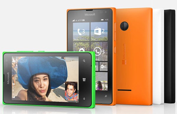 Lumia 435 & Lumia 532: ये दोनों ही स्मार्टफ़ोन चमकीले हरे, नारंगी, सफ़ेद और काले रंग में उपलब्ध होंगे। (स्रोत-फाइनेंशियल एक्सप्रेस)