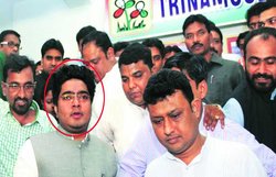 ममता बनर्जी के भतीजे अभिषेक बनर्जी को रैली में जड़ा थप्पड़