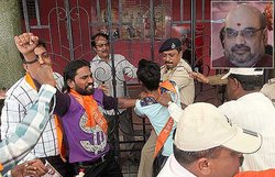 ‘पीके’ का विरोध कर रहे हिंदू संगठनों को भाजपा अध्यक्ष अमित शाह का साथ?
