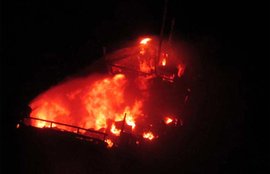 pakistani vessels, pakistani vessels heroin, pakistan boat fire, gujarat pakistan boat fire, pakistani vessels handlers, indian coast guard, gujarat coast guard, pakistan boat smugglers, naval intelligence, narcotics control bureau, gujarat police, porbandar pak boat smuggling, pakistan boat, pakistan, pak crew, pak boat, pakistan boat, pakistani nationals, porbandar, heroin, porbandar pakistani smugglers, porbandar coast smuggling, pakistan, pakistani nationals, pakistani boat, porbandar, pakistani boats heroin, pak vessel, coast guard pak vessel, india news, pakistan news, gujarat news, gujarat pak vessel, news, gujarat news