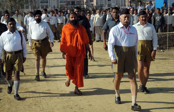 आडवाणी और रामदेव के अलावा वैदिक विद्वान प्रोफेसर डेविड फ्रॉली का नाम भी शामिल हैं। (फोटो: फाइल)