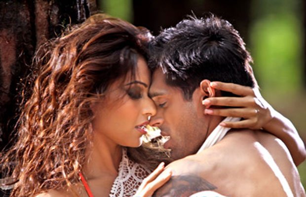 alone movie review, alone movie, alone review, movie review alone, alone bipasha basu, bipasha basu, karan singh grover, alone film review, alone movie film review