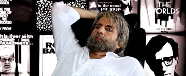 अमिताभ ने पत्रकारों के सवाल का जवाब देते हुए कहा कि मैं अगले जन्म में पत्रकार बनना चाहता हूं क्योंकि अब मैं सवालों के जवाब देते-देते थक गया हूं। (फोटो: बॉलीवुड हंगामा)