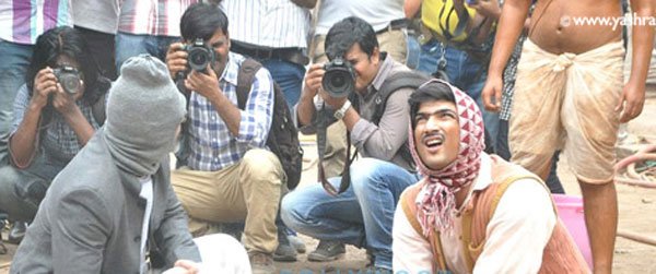 यशराज फिल्म्स (वाईआरएफ) ने इस बात की घोषणा कर दी है कि फिल्म के प्रदर्शन की तारीख बदल दी गई है और अब पूर्व निर्धारित तारीख से एक सप्ताह पहले तीन अप्रैल को प्रदर्शित की जाएगी। (फोटो: बॉलीवुड हंगामा)
