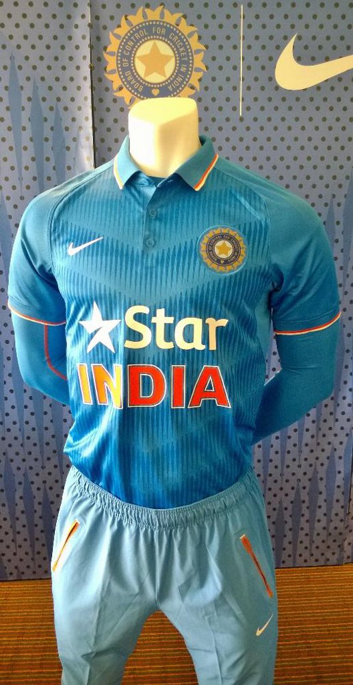 भारतीय क्रिकेटर रविवार को जब ऑस्ट्रेलिया के खिलाफ मैदान में उतरेंगे तो उनके साथ उनका यह नया वनडे किट दिखेगा। (स्रोत: ट्विटर)