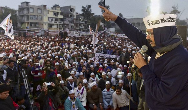Kejriwal Delhi Election: आयोग ने अपने आदेश में कहा, ‘‘आयोग ने इस तथ्य को गंभीरता से लिया है कि बार बार नोटिस दिये जाने के बावजूद आप लगातार चुनाव आचार संहिता का उल्लंघन करने में लिप्त हैं, उपरोक्त बयान और वचन और आपके द्वारा चुनाव आचार संहिता के उल्लंघन के मद्देनजर, आयोग आपको निर्देश देता है कि आप चुनाव प्रचार में ऐसा बयान देने से बचें।’’ (स्रोत-पीटीआई)