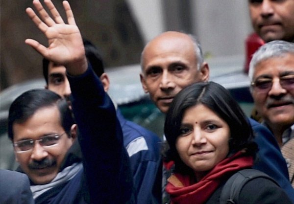 PICS: चुनाव आयोग ने ‘पैसे लेने वाले बयान’ पर केजरीवाल को दी चेतावनी
