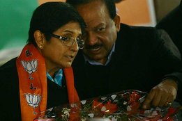 kiran bedi, bjp, kiran bedi bjp, bjp scarf, kiran bedi bjp scarf, kiran bedi controversy, arvind kejriwal, arvind kejriwal kiran bedi, bharatiya janata party