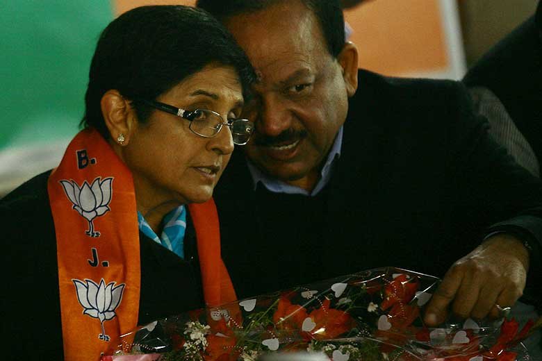 kiran bedi, bjp, kiran bedi bjp, bjp scarf, kiran bedi bjp scarf, kiran bedi controversy, arvind kejriwal, arvind kejriwal kiran bedi, bharatiya janata party