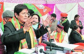 Delhi Elections 2015: Arvind Kejriwal , Kiran Bedi , Rahul Gandhi on Delhi streets