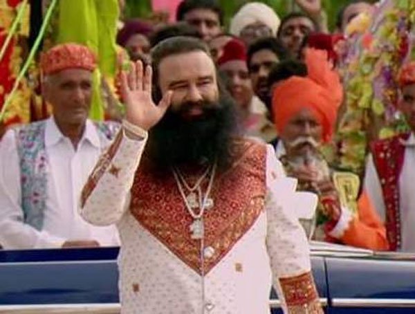 फिल्म MSG को लेकर उठे विवादों के बीच डेरा सच्चा सौदा के प्रमुख गुरमीत राम रहीम सिंह ने कहा था कि उनकी फिल्म ‘द मैसेंजर ऑफ गॉड’ में सेंसर बोर्ड को दृश्य आपत्तिजनक मिलेगा तो वह उसे हटा लेंगे। (फोटो: बॉलीवुड हंगामा)
