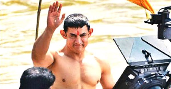 इसापुरी ने यहां संवाददाता सम्मेलन में कहा, ‘‘मैं माफी चाहूंगा कि मैंने ‘पीके’ फिल्म 19 दिसंबर को रिलीज होने के काफी देर बाद देखी। मैंने एक जनवरी को फिल्म देखी और मैं पूरी तरह से दंग रह गया जब मैंने देखा कि फिल्म में कई दृश्य मेरे हालिया उपन्यास ‘फरिश्ता’ से प्रेरित हैं।’’ (फोटो: बॉलीवुड हंगामा)