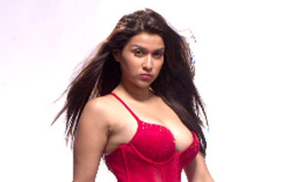 हाल ही में फिल्म 'जिद' से सबको कायल कर देने वाली अभिनेत्री श्रद्धा दास के बॉलीवुड करियर को सहारा मिल गया है। (फोटो: बॉलीवुड हंगामा)