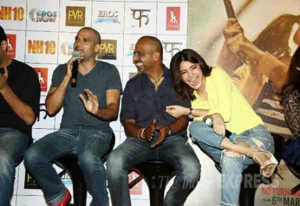 Movie NH10 Trailer: हाल ही में बॉक्स ऑफिस पर रिकॉर्ड कमाई करने वाली फिल्म 'पीके' की अभिनेत्री इस मौक़े पर काफी मस्ती के मूड में नज़र आईं। (स्रोत-वरिंदर चावला)