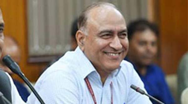 अनिल गोस्वामी को पद पर बनाए रखना उस वक्त मुश्किल हो गया जब उन्होंने गृह मंत्री राजनाथ सिंह के समक्ष माना कि उन्होंने शनिवार को कोलकाता में मतंग सिंह की गिरफ्तारी से पहले सीबीआइ अधिकारियों से बात की थी।