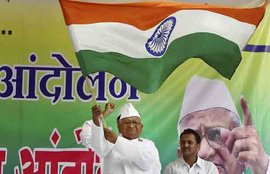 Anna Hazare, Anna Hazare Delhi, Hazare Land Bill, Hazare Kejriwal