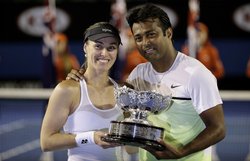 ऑस्ट्रेलियाई ओपन: लिएंडर पेस-मार्टिना हिंगिस ने मिश्रित युगल ख़िताब जीता