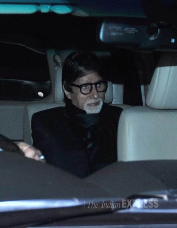 Filmfare Awards: फ़िल्म फ़ेयर अवॉर्ड में कार से पहुंचे अमिताभ बच्चन। (स्रोत-वरिंदर चावला)