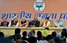 BJP, Congress, Delhi Elections 2015, AAP, Arvind Kejriwal, Narendra Modi, Rahul Gandhi, National News, Politics,