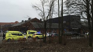 फायरिंग,कोपेनहेगन, denmark firing, denmark cafe attack, denmark cafe, cafe firing, copenhagen cafe attack, krudttoenden cafe, lars vilks, prophet muhammad, copenhagen firing, world news, europe news