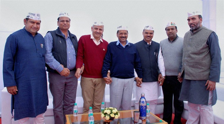 केजरीवाल ने कहा उतरा बुखार, आज दफ्तर में पहला दिन (फोटो: भाषा) 