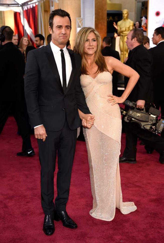 ऐक्ट्रेस जेनिफर एनिस्टन अपने मंगेतर के साथ पहुंची थी ऑस्कर समारोह पर। (फोटो: एपी)