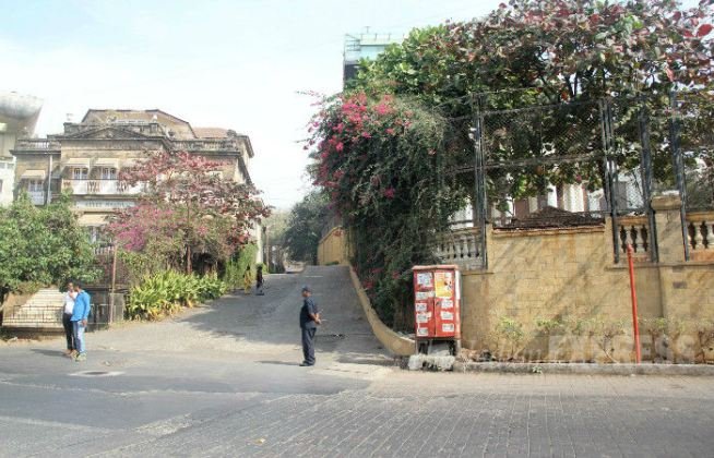 भाजपा सांसद पूनम महाजन ने सीफ्रंट क्षेत्र के निवासियों की शिकायत के बाद इस रैंप को हटाने की मांग की थी। (फोटो: वरिंदर चावला)