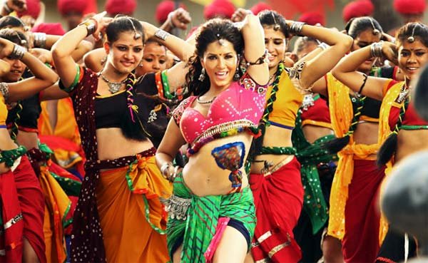 Sunny Leone Dhol Baje, Sunny Leone, Aishwarya Rai Bachchan, song Dhol Baje, Ek Paheli Leela, Leela