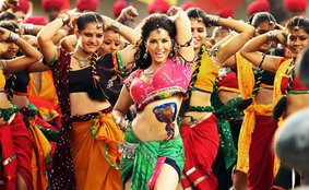 Sunny Leone Dhol Baje, Sunny Leone, Aishwarya Rai Bachchan, song Dhol Baje, Ek Paheli Leela, Leela