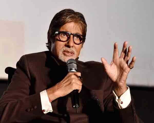 Shamitabh Promotion: फिल्म में धनुष और अक्षरा हासन ने भी काम किया है। अमिताभ ने कहा, ‘‘ बाल्की इस फिल्म में शाहरुख को लेना चाहते थे लेकिन ऐसा नहीं हो सका। इसके बाद हमने इस भूमिका के लिए कलाकार की तलाश शुरू कर दी और मैंने धनुष का नाम सुझाया। वह एक बहुत प्रतिभाशाली कलाकार हैं।’’ (फ़ोटो-पीटीआई)