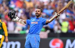 शिखर धवन की बल्लेबाज़ी रणनीति से ख़ुश हैं कप्तान धोनी