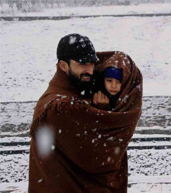 Kashmir Snow Fall: उत्तरी कश्मीर के प्रसिद्ध स्की-रिसॉर्ट गुलमर्ग में न्यूनतम तापमान शून्य से 5.2 डिग्री सेल्सियस नीचे दर्ज किया गया, जो कल के मुकाबले एक डिग्री कम है। (फ़ोटो-पीटीआई)