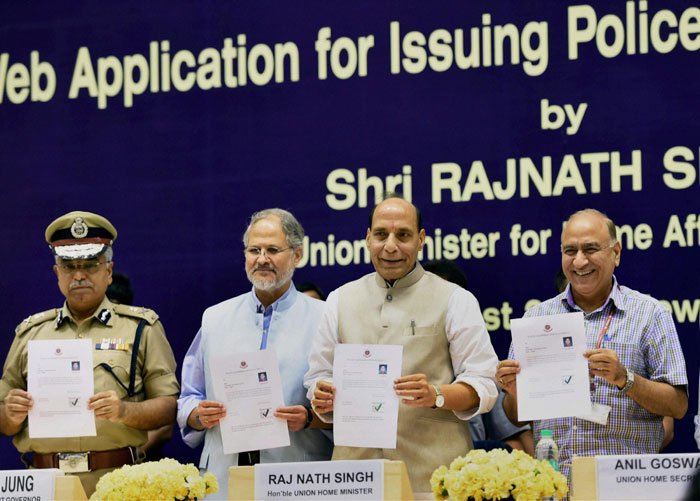 केंद्रीय ग्रामीण विकास सचिव एलसी गोयल देश के नए गृह सचिव नियुक्त किए गए हैं। केरल कैडर के 1979 बैच के आइएएस अधिकारी गोयल कुछ वर्ष पहले गृह मंत्रालय में संयुक्त सचिव (आंतरिक सुरक्षा) के रूप में काम कर चुके हैं।