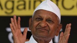 राहुल गांधी व केजरीवाल के संग मंच साझा नहीं करेंगे अण्णा हजारे