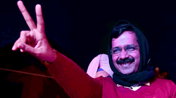 आप का भाजपा पर आरोप: दिल्ली चुनाव जीत के लिए बांट रहे पैसा और शराब