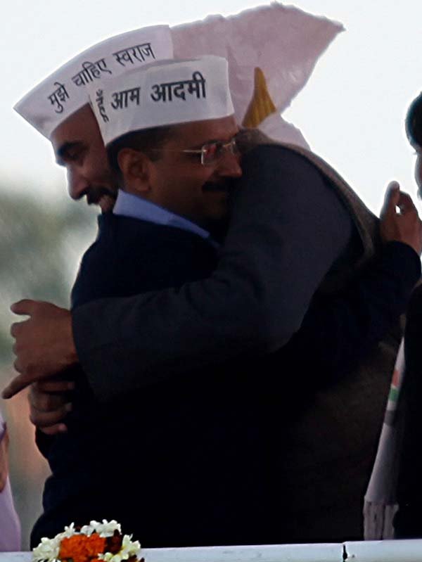 केजरीवाल ने कहा, 'मुझे याद है, अन्ना आंदोलन के दौरान हमलोग खूब नारा लगाया करते थे, भ्रष्टाचार मुक्त भारत। लेकिन मन के कोने में संशय उठता था, क्या वास्तव में ऐसा हो सकता है। लोकपाल को लेकर भी संशय था कि क्या लोकपाल आने के बाद भ्रष्टाचार समाप्त हो जाएगा। आज यकीन है कि हम भ्रष्टाचार खत्म करेंगे और दिल्ली को भ्रष्टाचार मुक्त राज्य बनाएंगे।' (फोटो: प्रेमनाथ पांडेय)