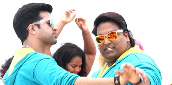 ख़बर है कि इस गानें को शूट करने के लिए सभी सितारों ने पैसा लेने से इनकार कर दिया था। (फोटो: बॉलीवुड हंगामा)