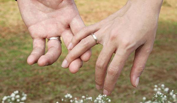 HONEYMOON पर हादसा: 4 हजार फुट से गिरने पर भी बच गई जान