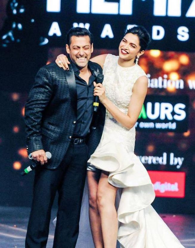 'फिल्म फेयर अवॉर्ड 2015': यह क्या शाहरूख खान को छोड़ सलमान खान के साथ दीपिका पादुकोण