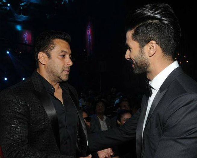 'फिल्म फेयर अवॉर्ड 2015': जब 'हैदर' शाहिद कपूर से मिले 'दबंग सलमान खान