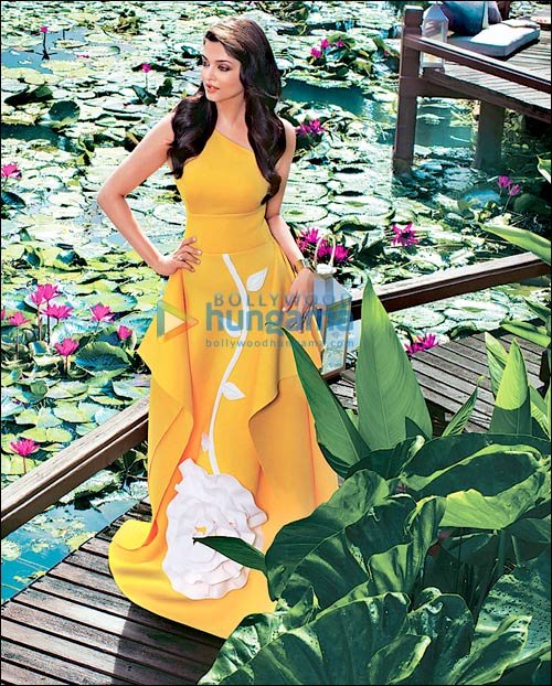 दीपिका पादुकोण, ऐश्वर्या राय, प्रियंका चोपड़ा को भाया 3D floral ड्रेस