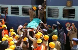 bangalore train accident, train accident, Bangalore Ernakulam Inter City Express accident, train derails, bangalore train derails, india news