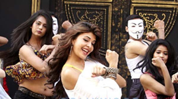 इस दौरान जब उनसे किसी शख्सियत के जीवन पर बनने वाली फिल्म में काम करने के बारे में पूछा गया तो उन्होंने कहा, यदि मुझे जीवनी पर आधारित फिल्म करनी हो तो मैं मदर टेरेसा की भूमिका निभाना चाहूंगी। (फोटो: बॉलीवुड हंगामा)