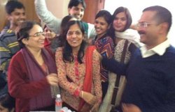 अरविंद केजरीवाल महिला दिवस पर: संदेश की संवेदना