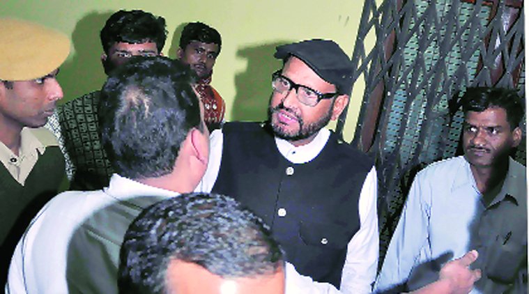 मतंग सिंह की गिरफ्तारी में गोस्वामी के दखल से सीबीआइ नाखुश थी। एजंसी ने इस मुद्दे पर गोस्वामी और सीबीआइ के एक संयुक्त निदेशक स्तर के अधिकारी के बारे में पीएमओ को एक रिपोर्ट दी थी।
