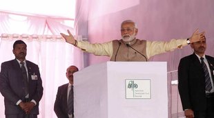 Narendra modi sharad pawar, narendra modi in baramati, sharad pawar baramati, pawars maharashtra, narendra modi pawar relations, modi pawar relation, sharad pawar, narendra modi baramati visit, modi meets pawar, india news, politics news, naremdra modi news