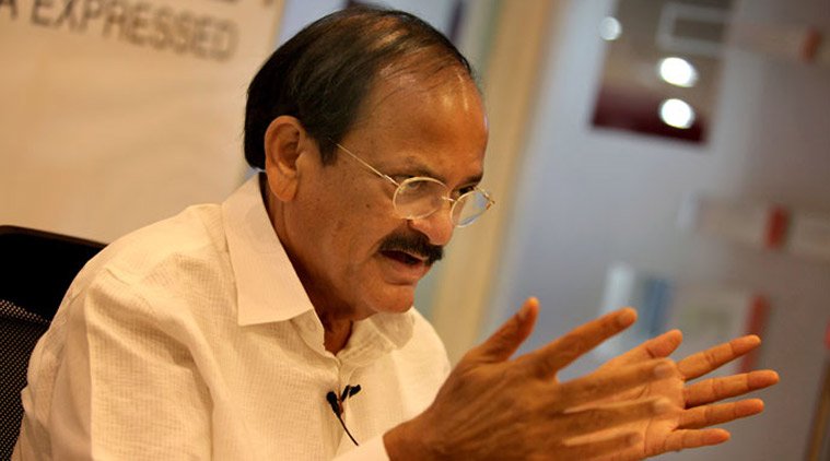 संसदीय कार्य मंत्री एम वेंकैया नायडू ने कहा कि भूमि अधिग्रहण सहित किसी भी अध्यादेश पर पीछे हटने का सवाल नहीं है।